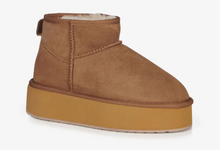 Load image into Gallery viewer, Emu Australia Womens  Stinger Micro Platform Sheepskin Boot
