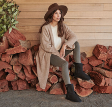 Load image into Gallery viewer, Emu Australia Womens  Platinum Stinger Slim Low Sheepskin Boot Black
