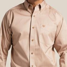 Load image into Gallery viewer, Ariat Mens Solid Twill Core Classic Long Sleeve  Button Down Dress Shirt
