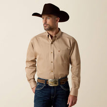 Load image into Gallery viewer, Ariat Mens Solid Twill Core Classic Long Sleeve  Button Down Dress Shirt
